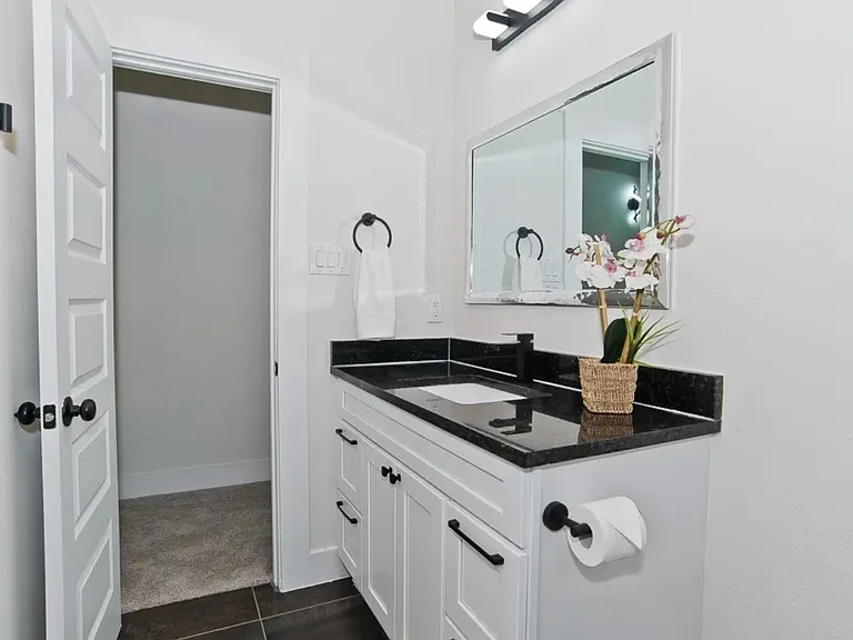 835 Winston St — Photo 24