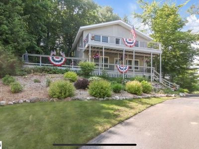 10008 E Lakeview Hills Rd, Traverse City, MI, 49684