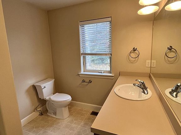 5th image of 1126 N 15th Ave APT 207