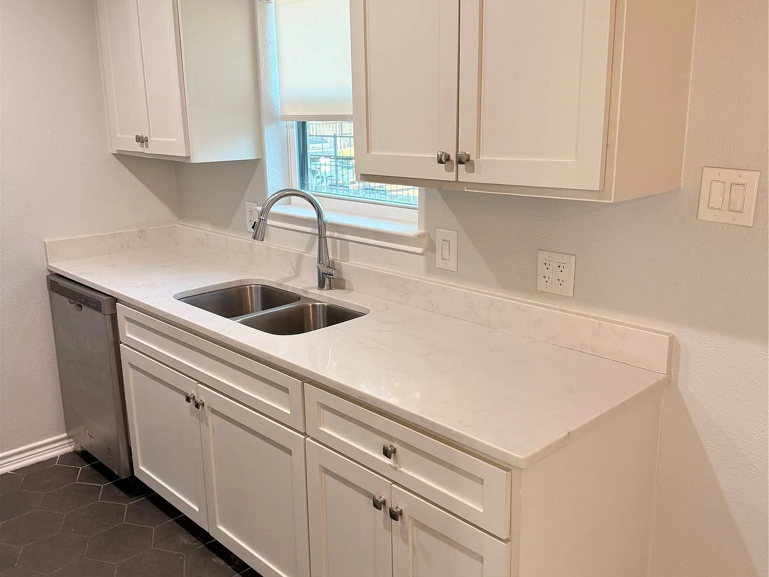 2 bed, 2.0 bath, 1078 sqft, $2,095 — Photo 3