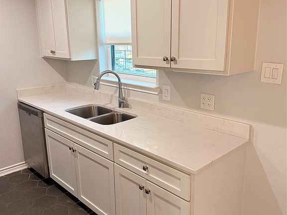 3rd image of 3913 Inwood Rd APT 1007