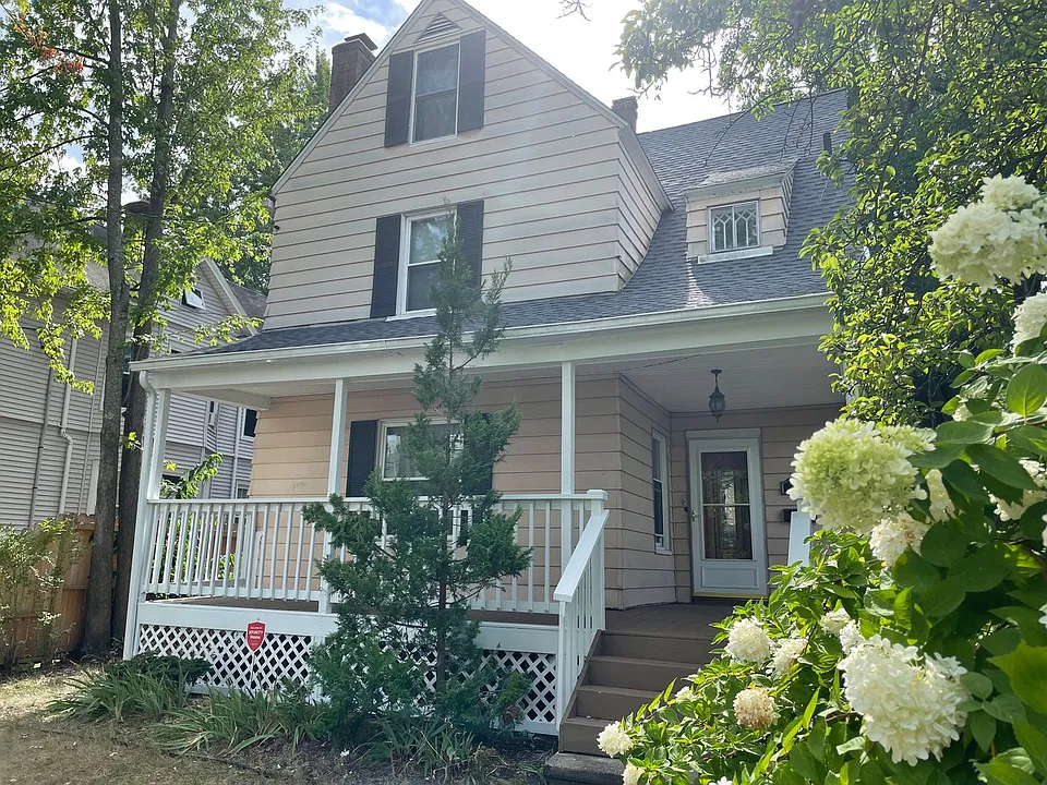 245 Whiting Ln