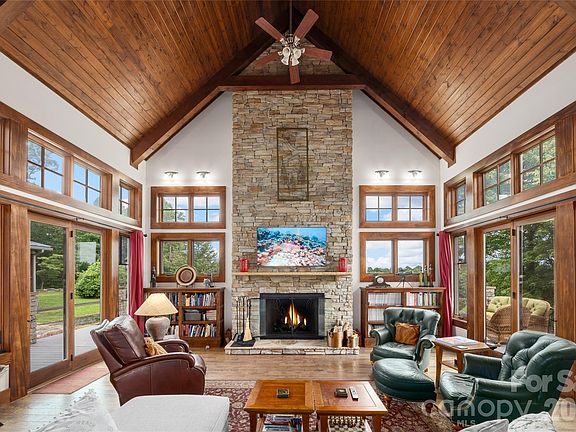 3rd image of 4862 Pinnacle Mountain Rd