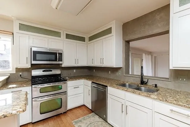 452 Delaine Dr — Photo 5