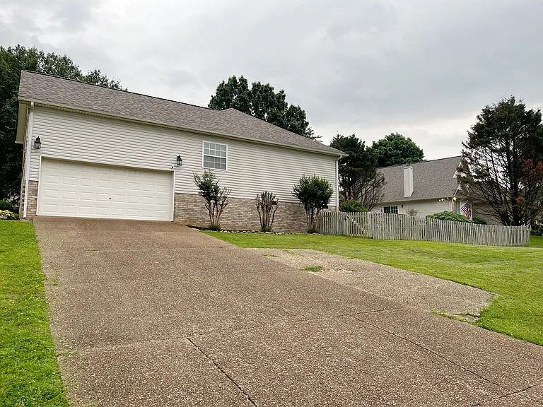 1726 Shetland Ln — Photo 3