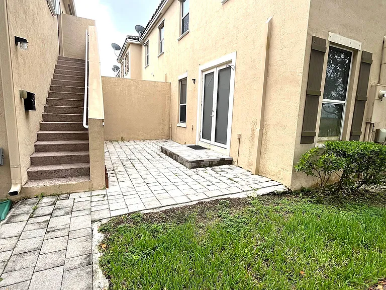 9401 SW 172nd Ave — Photo 20