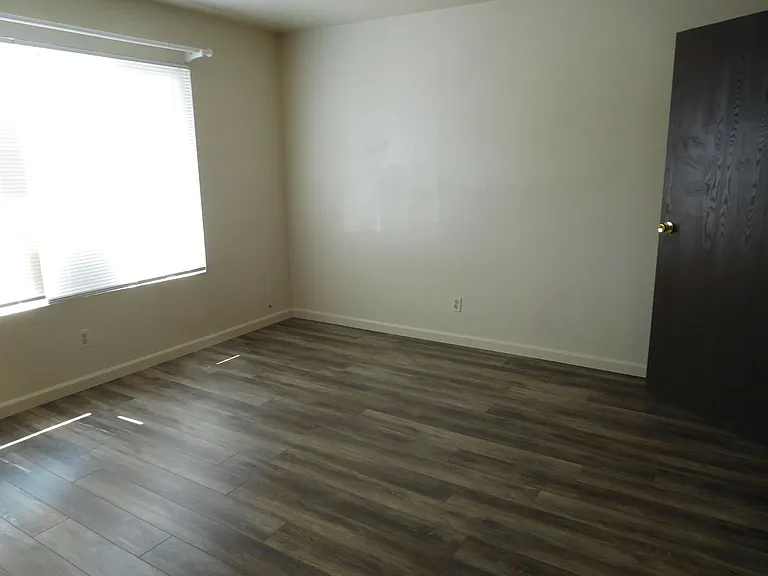 3395 Scottsdale Rd — Photo 7