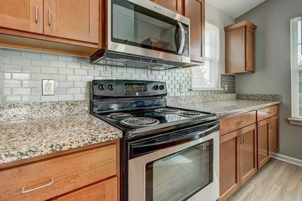 Webster Green Apartment Homes — Photo 2