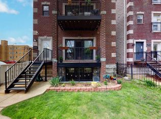 6956 N Ridge Blvd APT B, Chicago, IL 60645