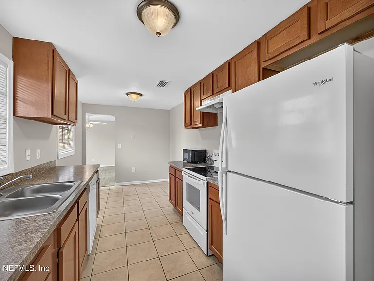 1143 Tumbleweed Dr — Photo 12