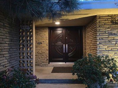 6121 S Land Park Dr, Sacramento, CA, 95831