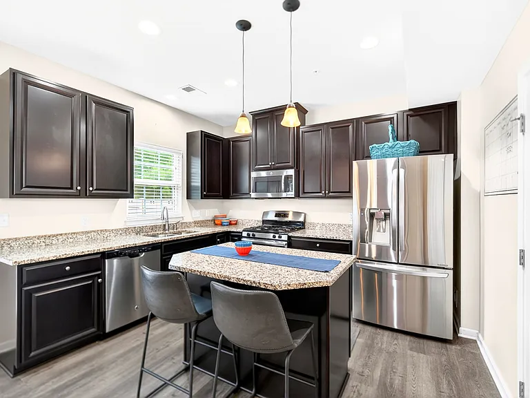 108 Noble Woods Dr — Photo 2