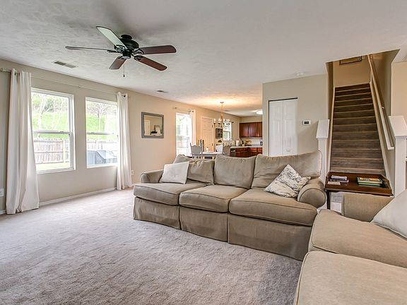 3rd image of 2709 Sutherland Dr