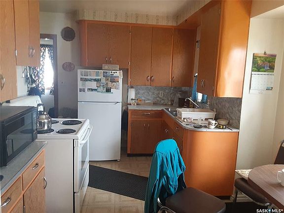 3rd image of 224 Flora Ave