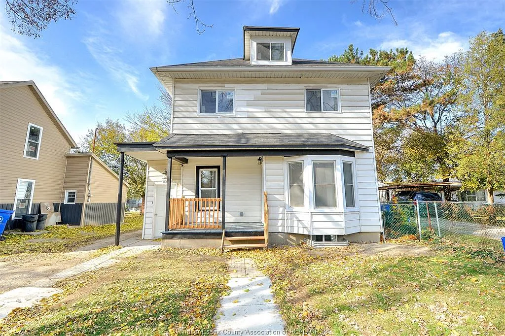 4 bed, $1,800 — Photo 3