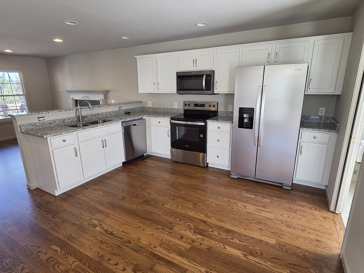 3 bed, 2.5 bath, 1450 sqft, $1,700 — Photo 2