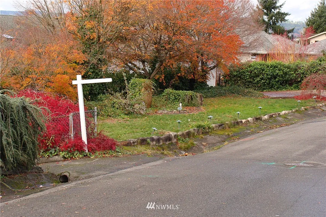 5700 XX Overlook Avenue NE photo 1