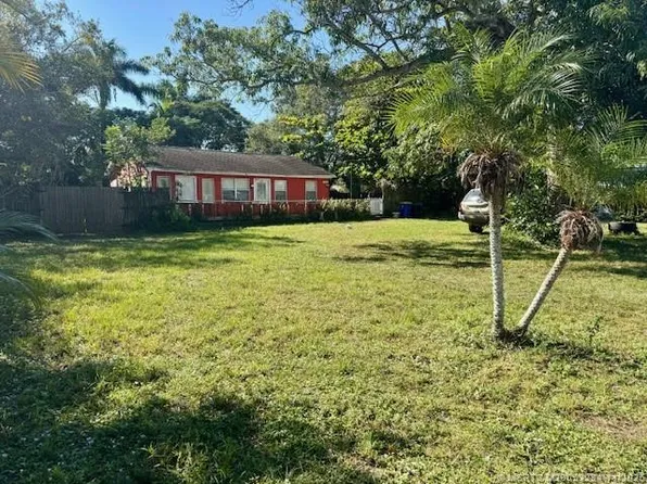 888 SW 28th St, Palm City, FL 34990