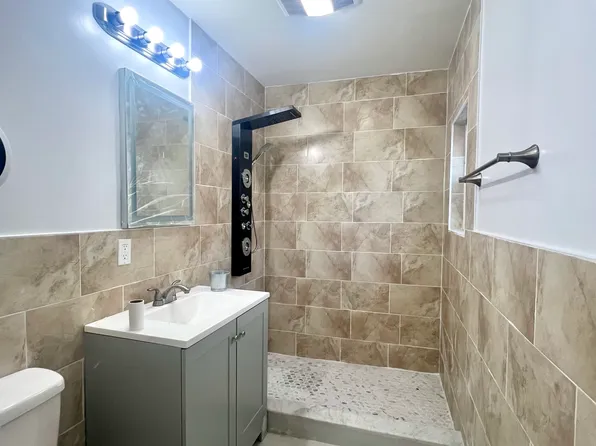 3146 Richmond Terrace image 6 of 10