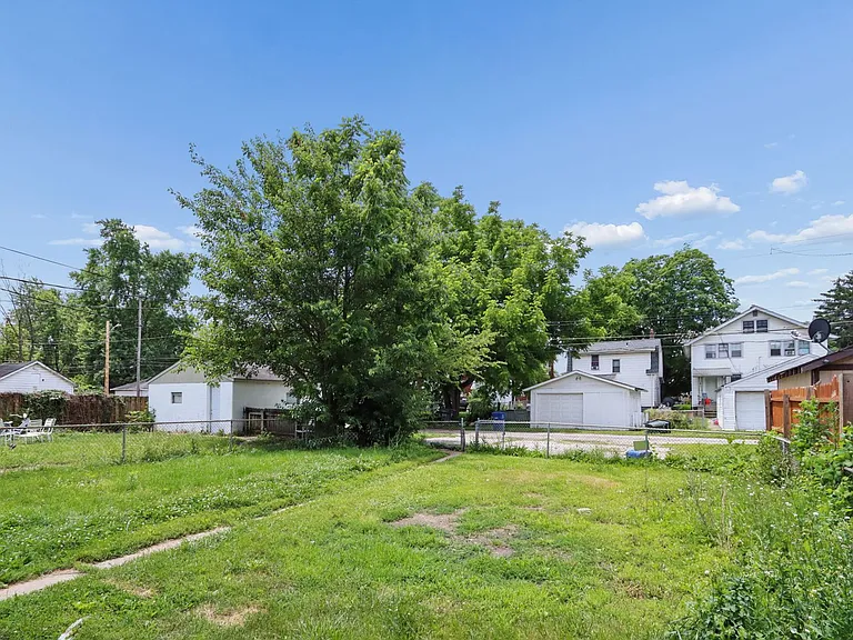 281 N Ogden Ave — Photo 12