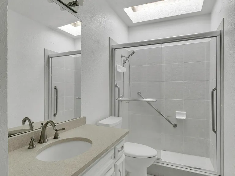 620 Lakeway Dr — Photo 43
