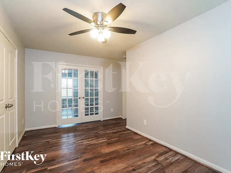 1001 Walnut Ln — Photo 7