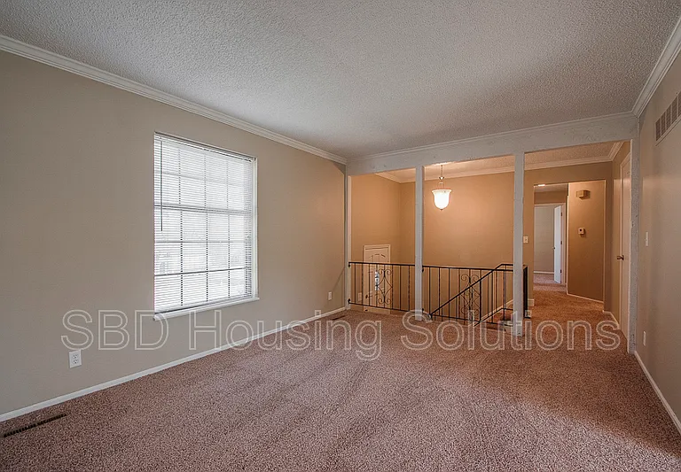 10408 Smalley Ct — Photo 2