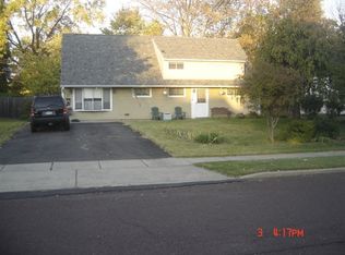 63 Whitewood Dr, Levittown, PA 19057