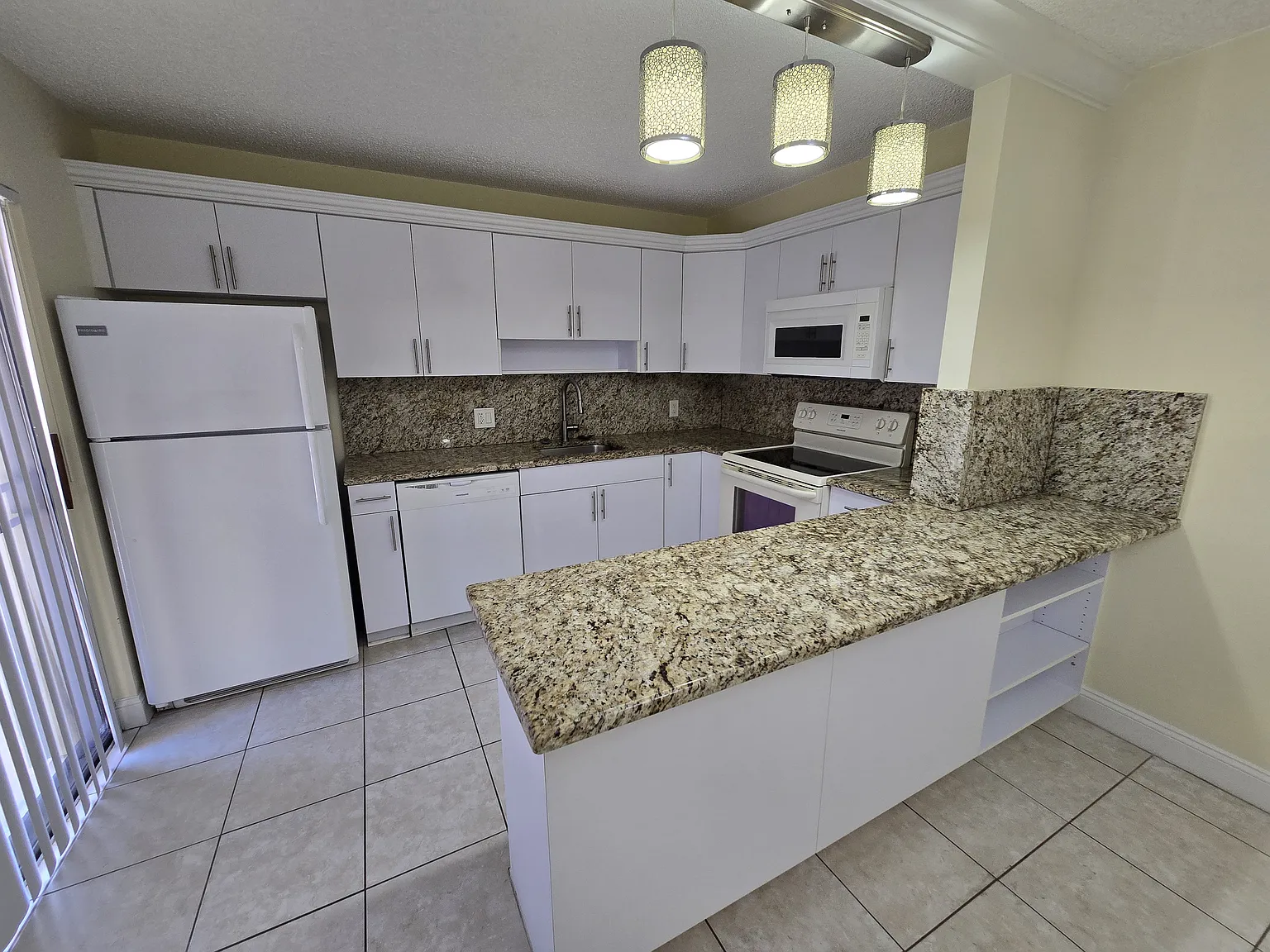 2 bed, 1184 sqft, $2,500 — Photo 3