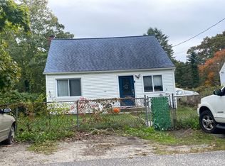 102 Pinewood Dr, Shirley, NY 11967