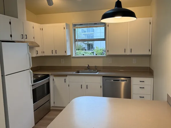 2421 NW 59th St APT 4, Seattle, WA 98107