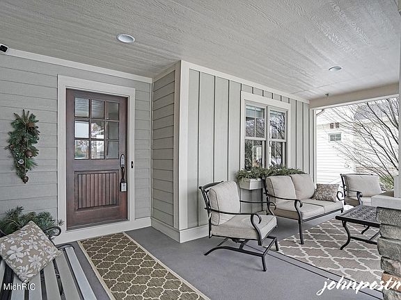 4th image of 241 Saddleback Dr NE
