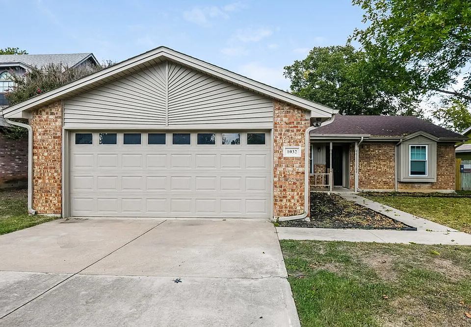 1032 W Hills Ter