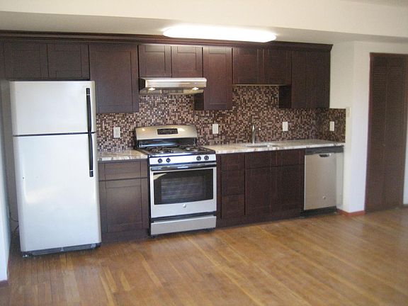 3rd image of 746 South St #3