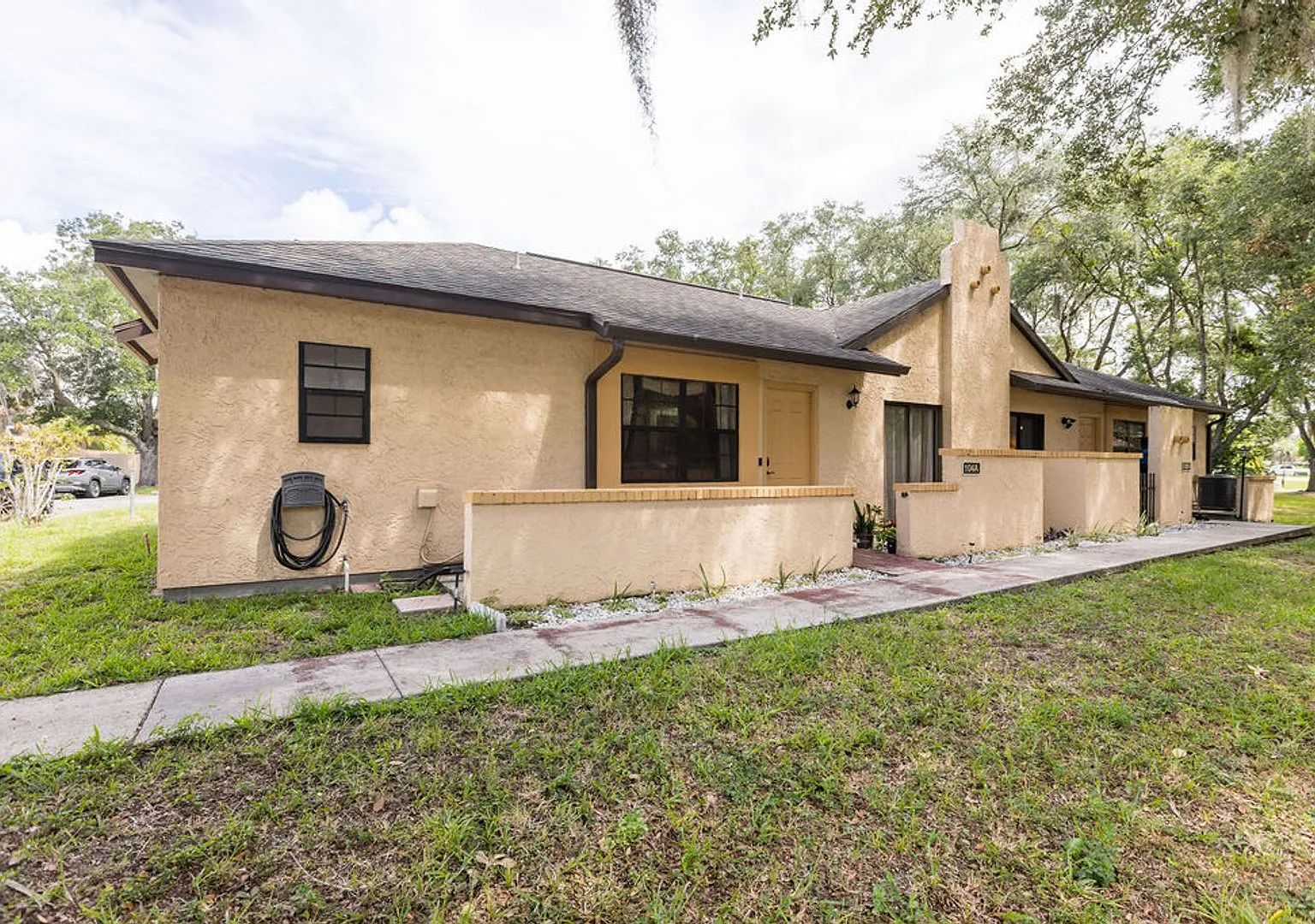 Fully Furnished Rental in Silver Springs Shores — Photo 2
