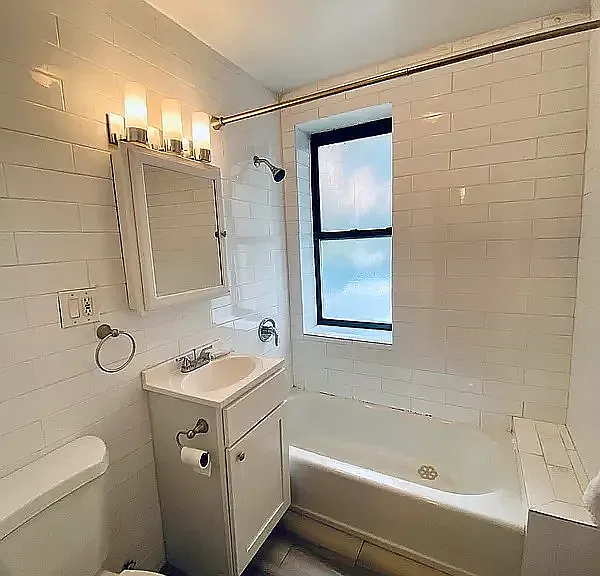 102 W 79th St #2C — Photo 3
