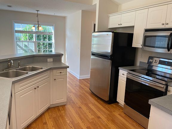 5th image of 638 Castine Way