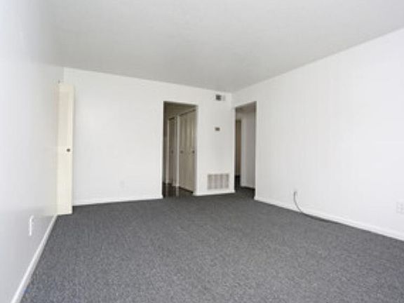 2nd image of 106 Minette Cir #109