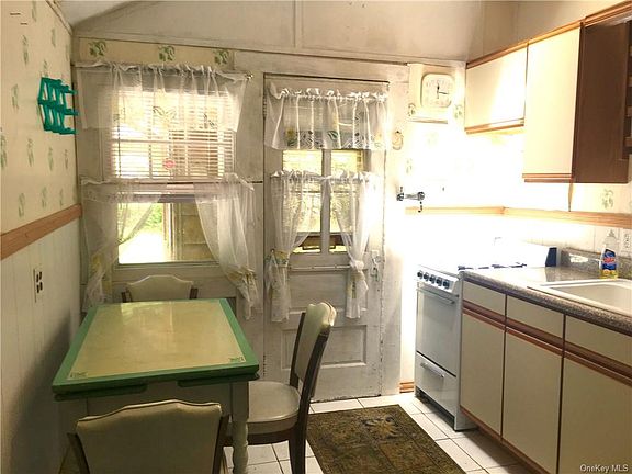 3rd image of 43 Karl Ave