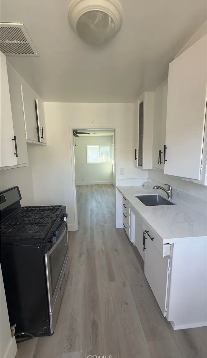 622 N Olive St — Photo 2