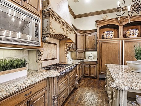 4th image of 4939 Monterey Dr
