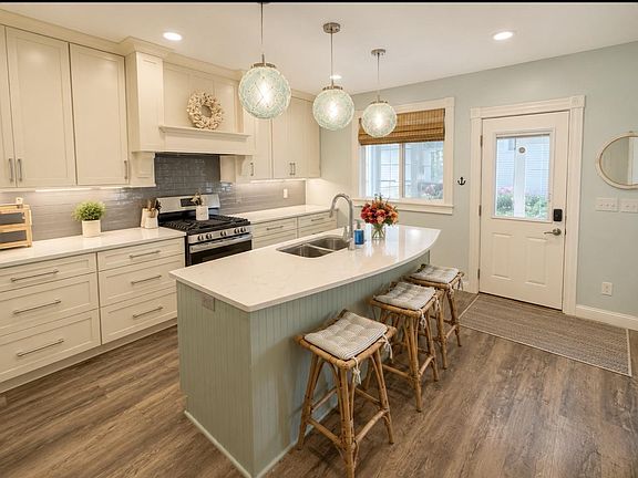 5th image of 826 2nd St
