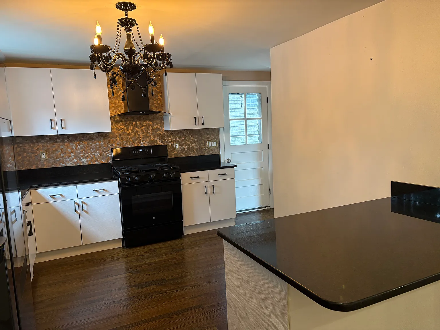 2 bed, 1353 sqft, $4,199 — Photo 2