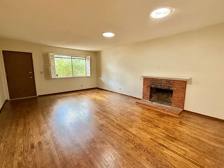 194 Wedgewood Ave — Photo 3