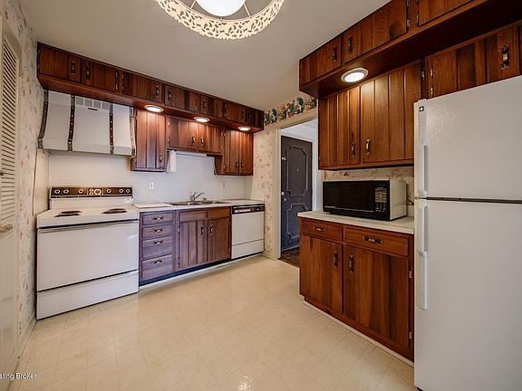 3rd image of 2847 Hikes Ln APT 3BL