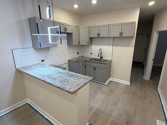 3rd image of 3424 W Walnut St