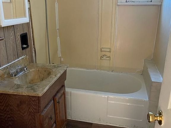 4th image of 522 Mayfield St
