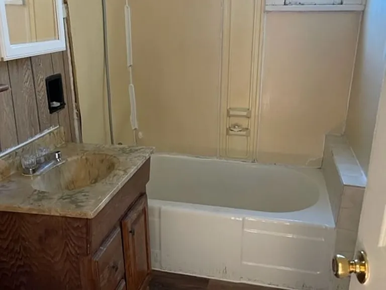 522 Mayfield St — Photo 4
