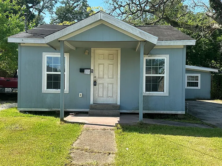 1018 Falls St — Photo 1