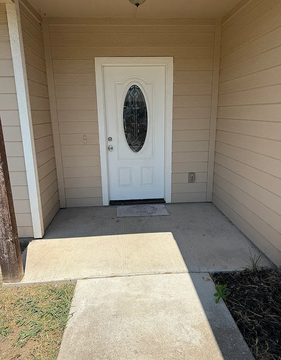 3 bed, 1355 sqft, $1,750 — Photo 2